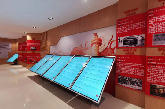 众裕显示解答：如何选购高清液晶广告机