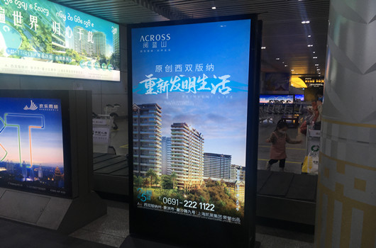 众裕显示立式双面屏广告机触摸一体机新老款有那些差异